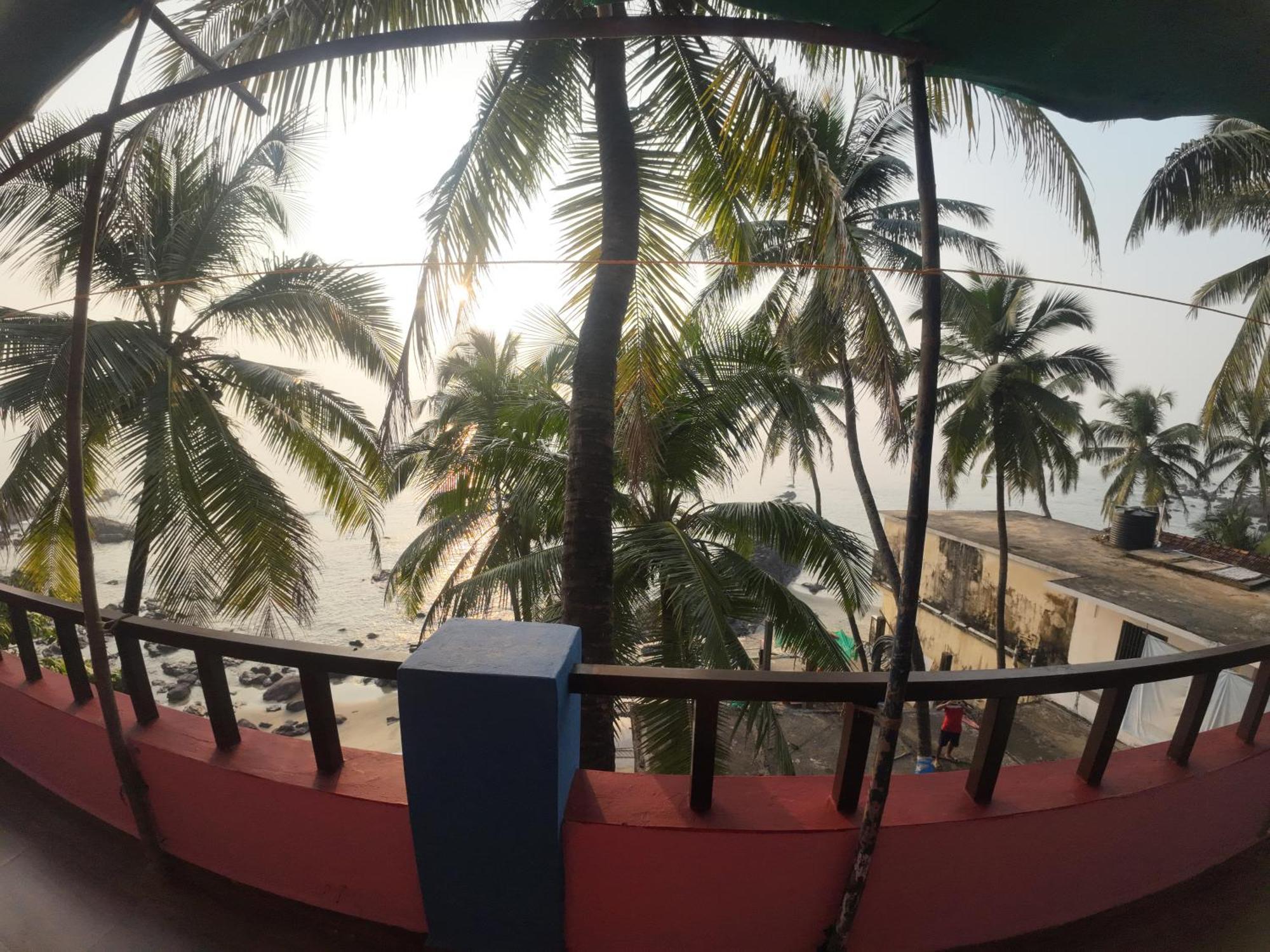Om Ganesh Guest House Cliffside アランボル エクステリア 写真
