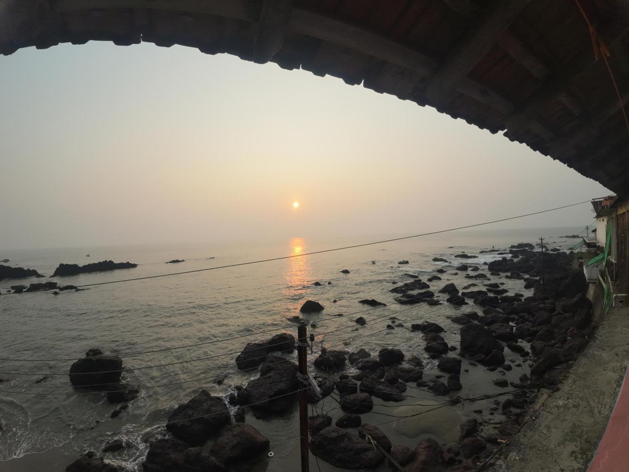 Om Ganesh Guest House Cliffside アランボル エクステリア 写真