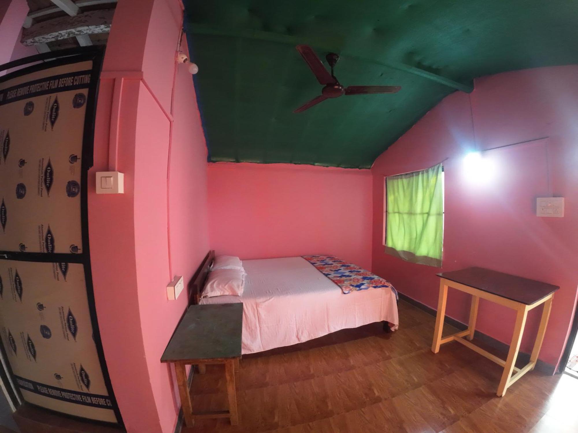 Om Ganesh Guest House Cliffside アランボル エクステリア 写真