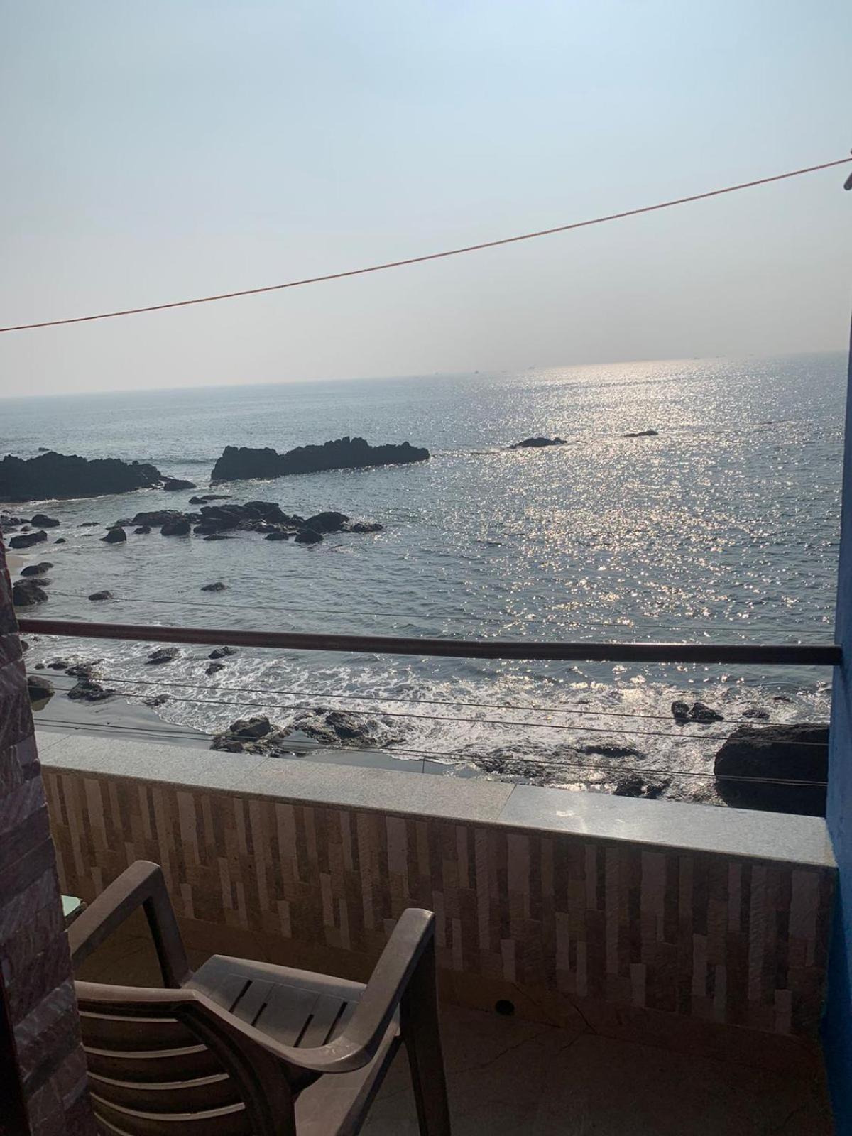 Om Ganesh Guest House Cliffside アランボル エクステリア 写真